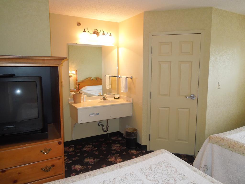 Ourguest Inn And Suites Catawba Island Port Clinton Pokoj fotografie